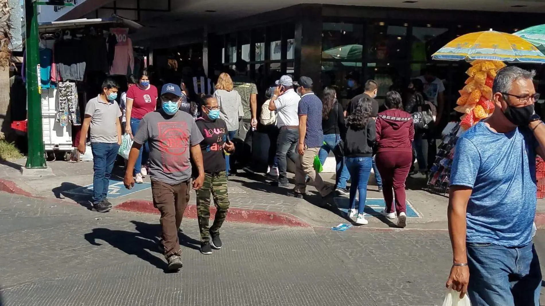 gente personas centro de la ciudad  (17)